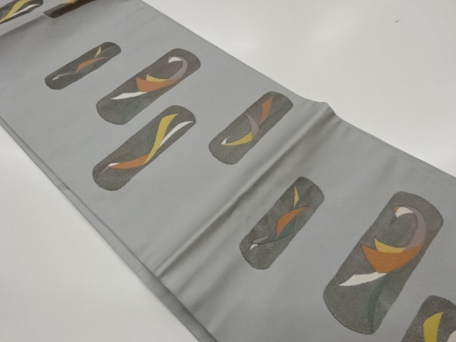 変わり横段に抽象鳥模様織出し名古屋帯